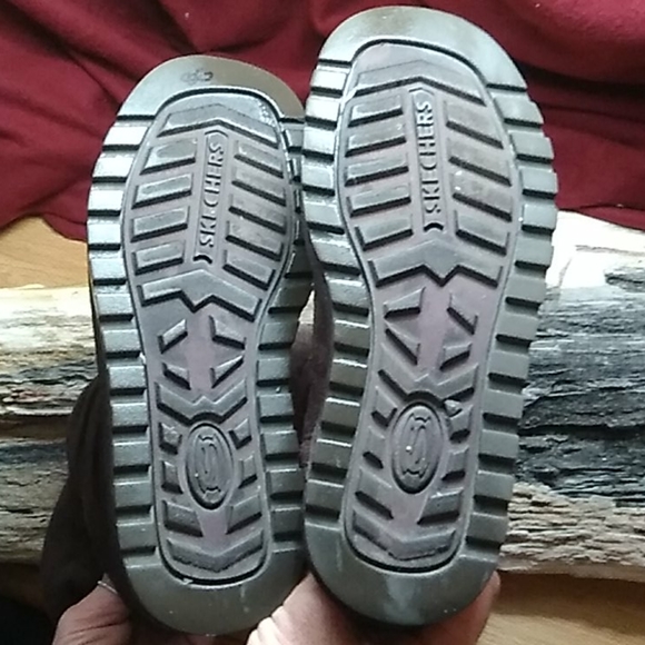 Like NEW Skechers Chocolate Suade/ Fur Top - Picture 5 of 12